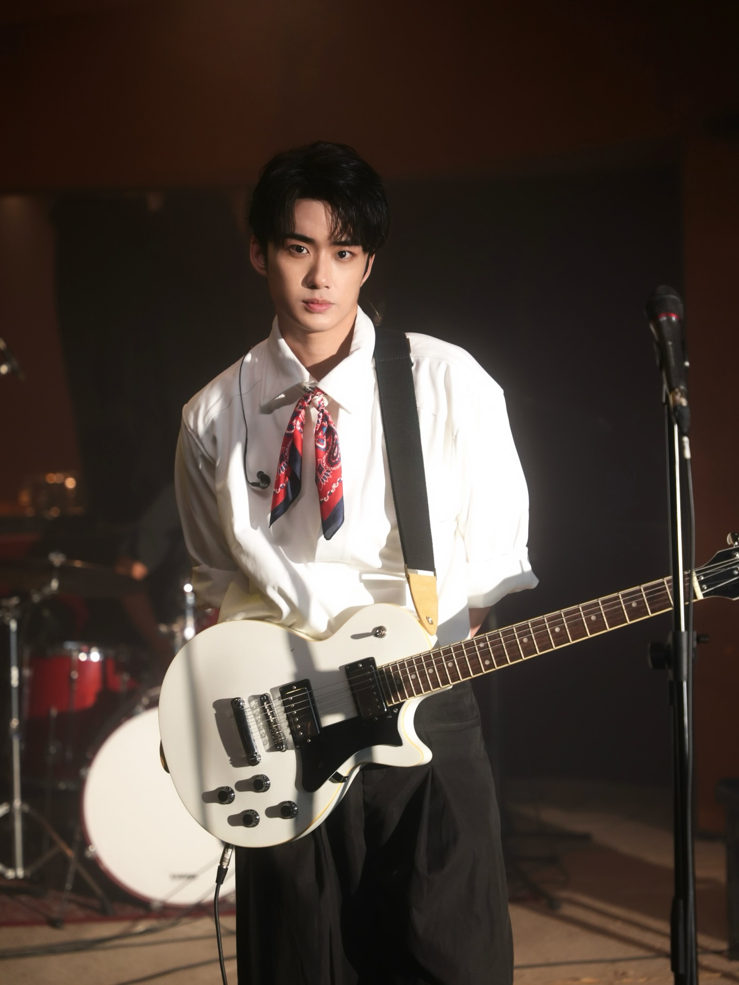 YANG YAN with a white electric guitar in a studio session