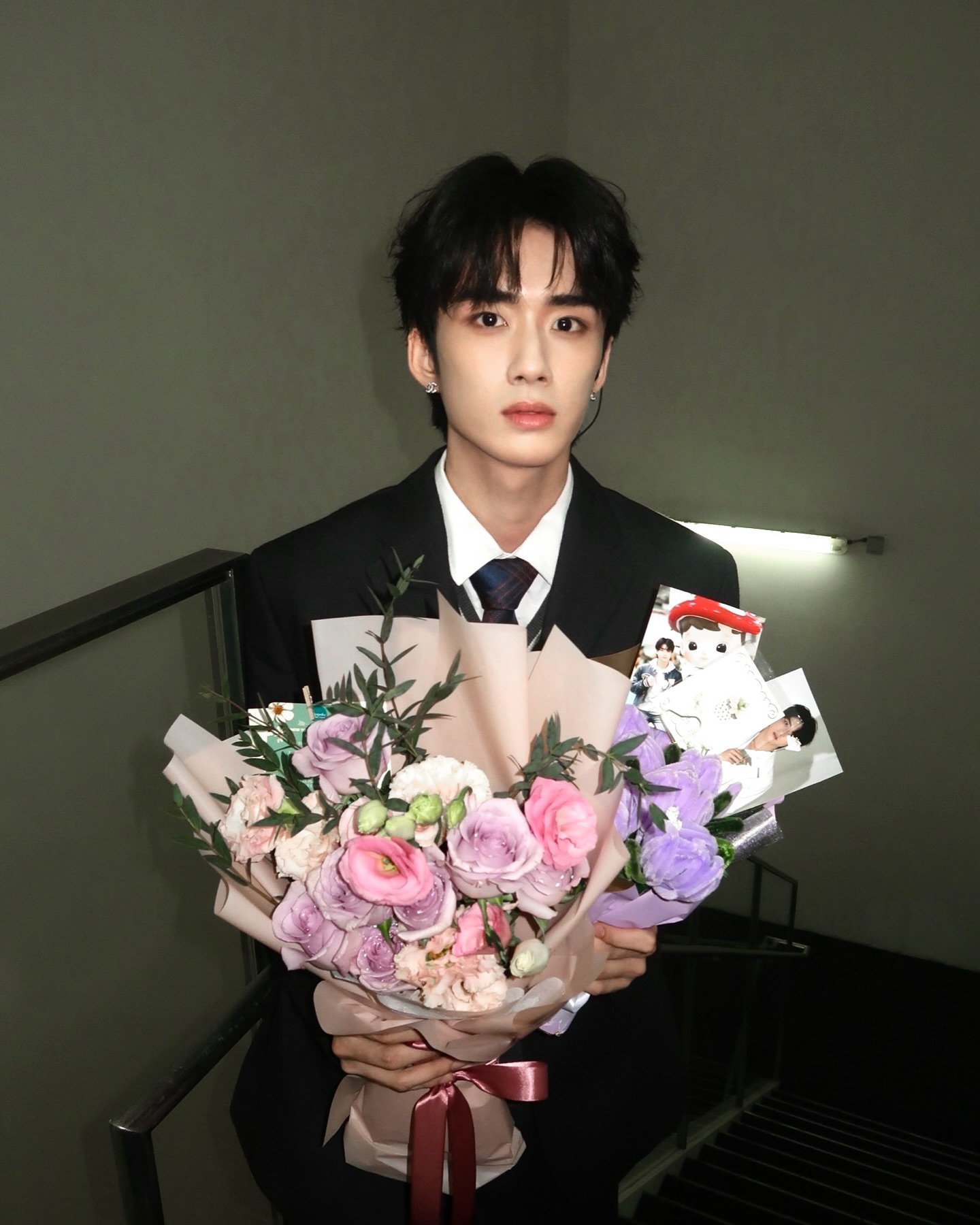 YANG YAN holding bouquets of flowers backstage
